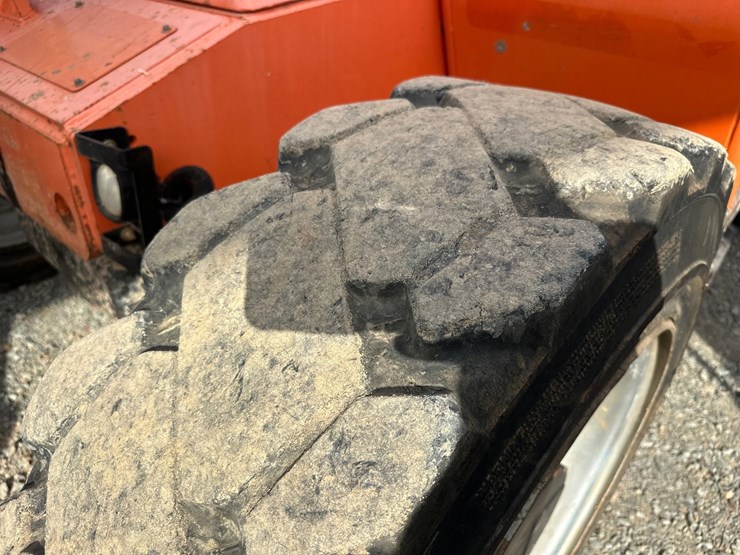 2019-jlg-8042-image-62