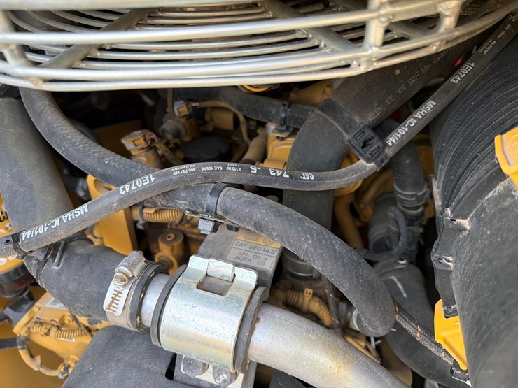 2023-caterpillar-226d3-image-52
