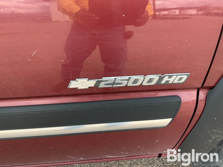 2004-chevrolet-silverado-2500-image-15