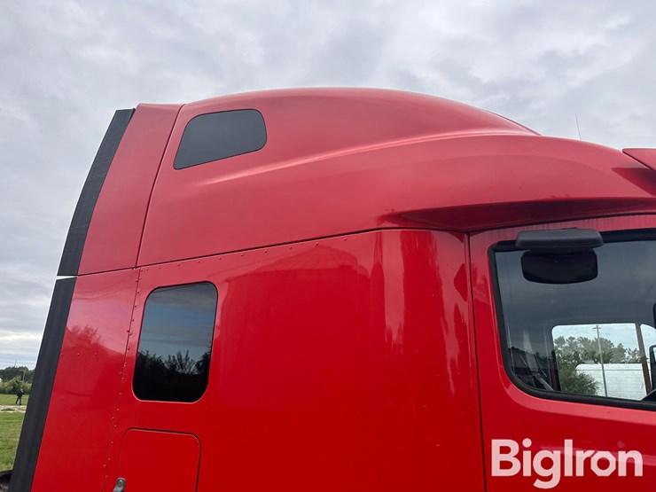 2021-peterbilt-579-image-12