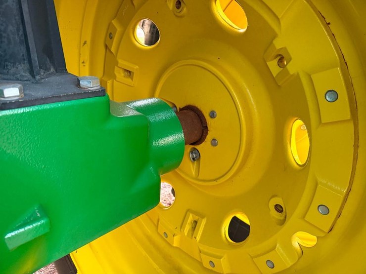 john-deere-6215r-image-41