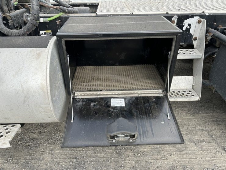 2020-kenworth-t680-image-39