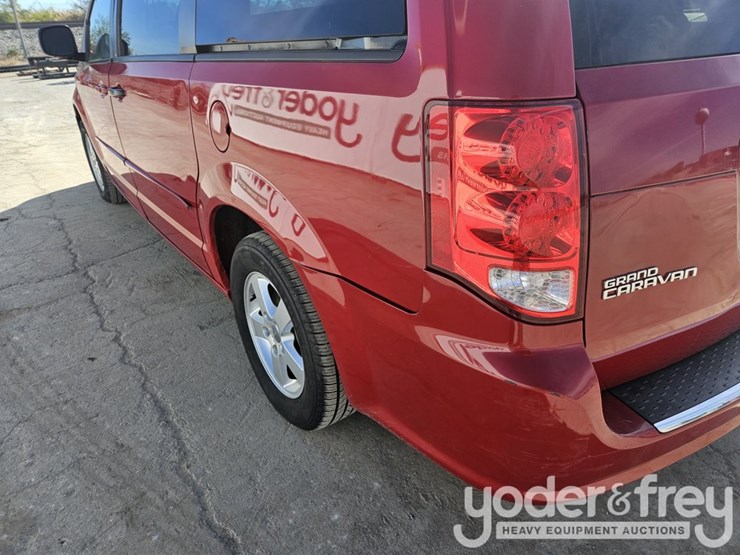 2012-dodge-grand-caravan-image-19