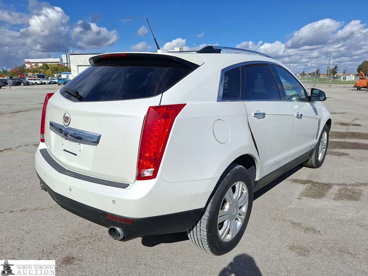 2011-cadillac-srx-image-5
