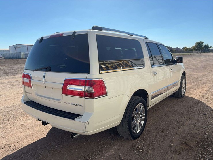 2008-lincoln-navigator-l-image-3