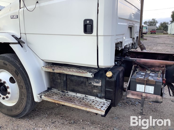 1996-freightliner-fl80-image-11