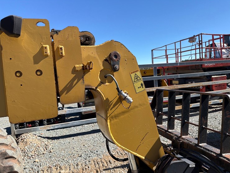 caterpillar-th360b-image-45