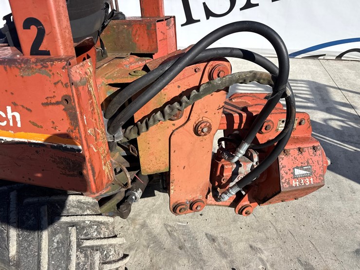 ditch-witch-350sx-image-34