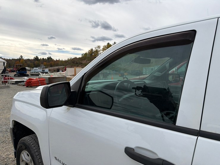 2019-chevrolet-silverado-1500-image-17