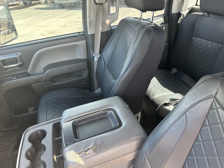2015-chevrolet-silverado-2500-image-18