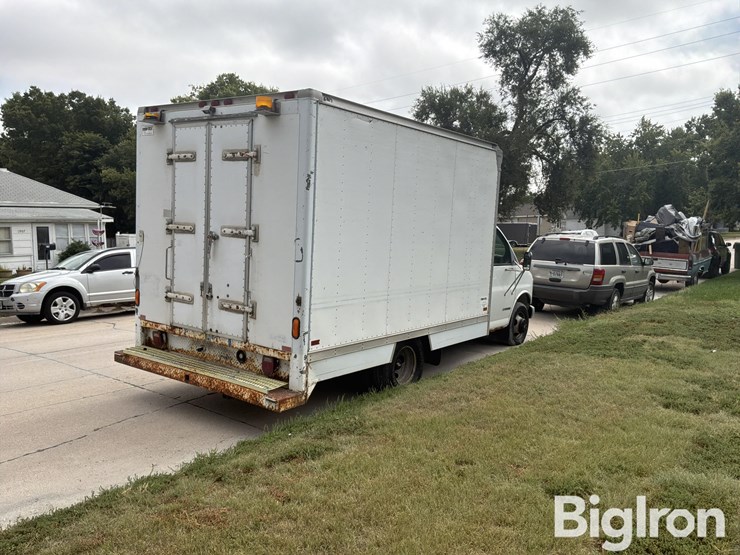 2001-chevrolet-express-g3500-image-5