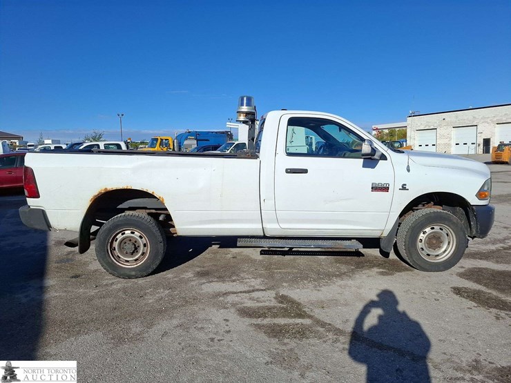 2012-dodge-2500-image-4
