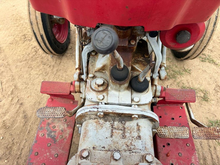 massey-ferguson-135-image-10
