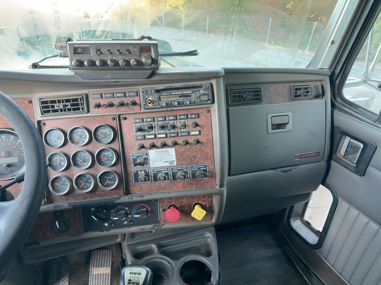 2006-kenworth-w900-image-32