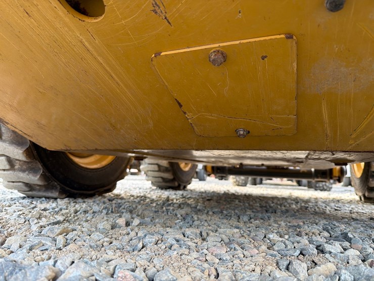 2023-caterpillar-226d3-image-57