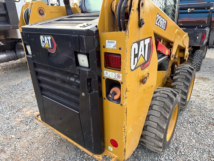 2023-caterpillar-226d3-image-27