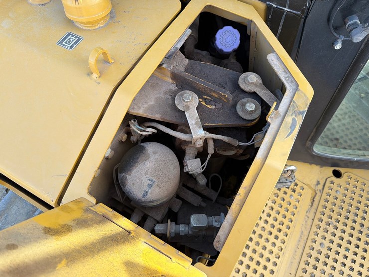 caterpillar-d6t-lgp-image-70