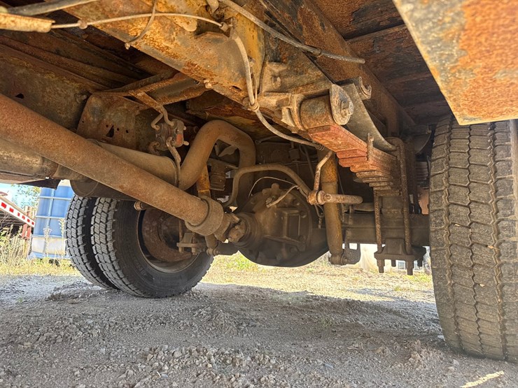 2010-ford-f550-xlt-image-24