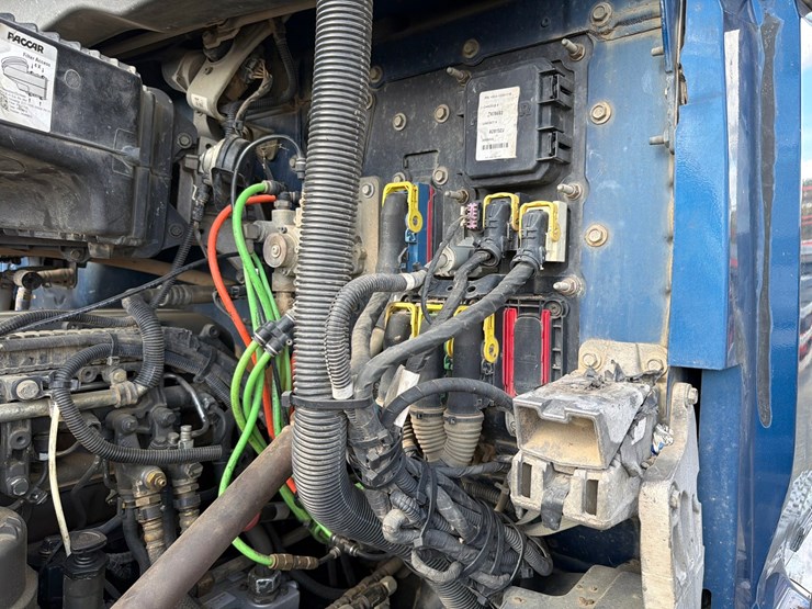 2016-kenworth-t880-image-92