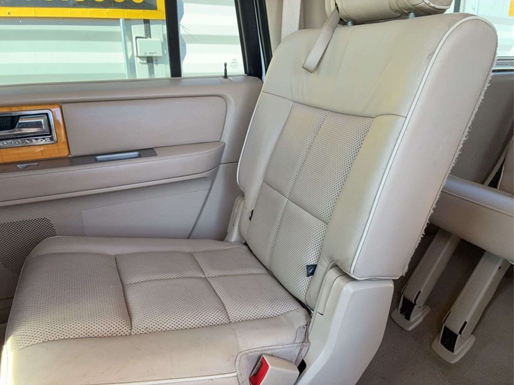 2008-lincoln-navigator-l-image-24