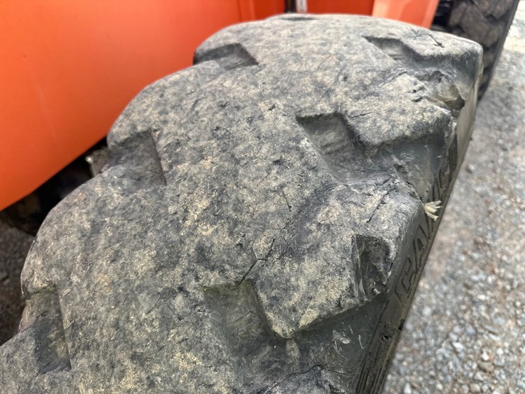 2019-jlg-8042-image-58