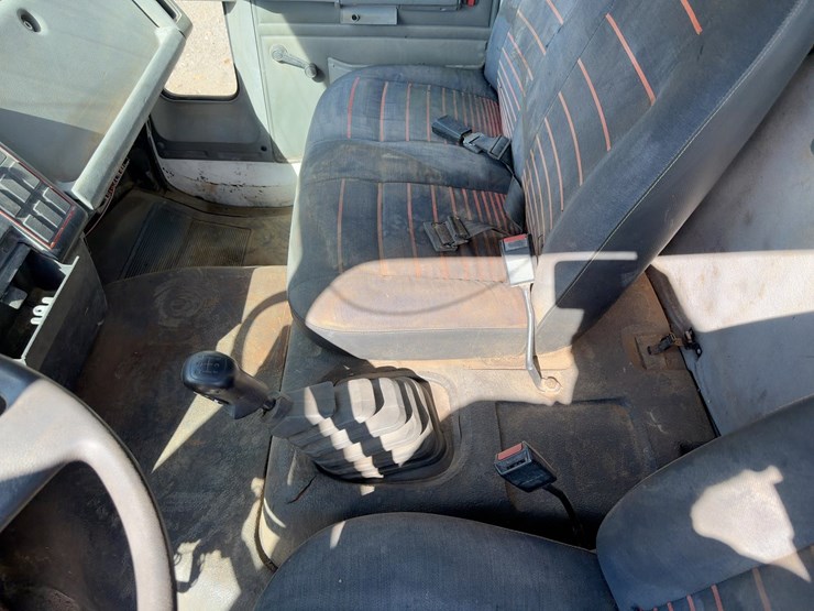 1988-ford-7000-image-18