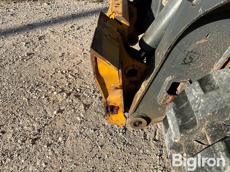 2019-deere-317g-image-13
