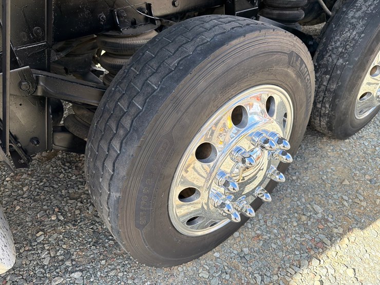 2016-kenworth-t880-image-103