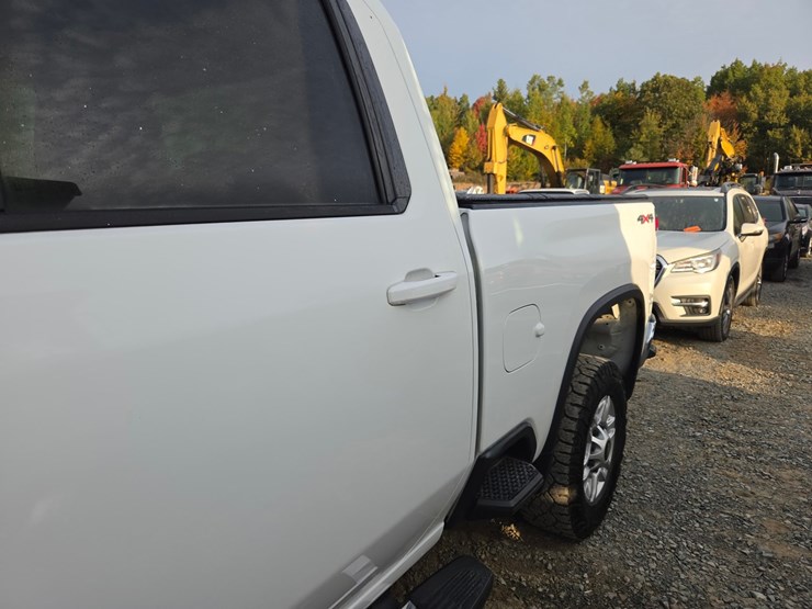 2022-chevrolet-2500-image-19