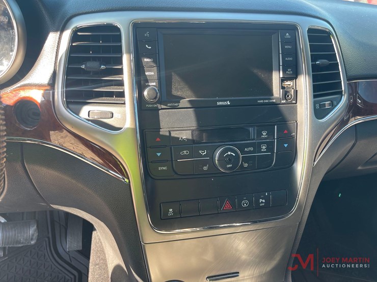 2013-jeep-grand-cherokee-limited-image-21