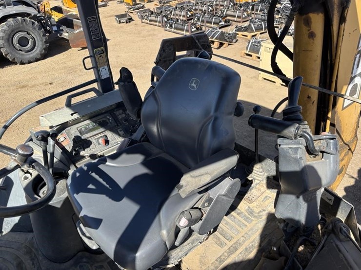 2005-deere-410g-image-26