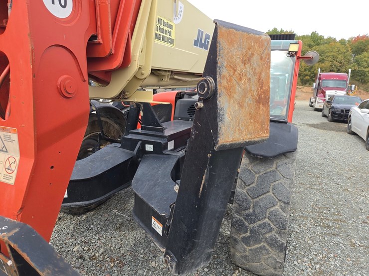 2010-jlg-g10-55a-image-15