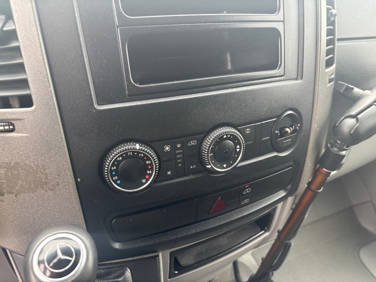 #2333-•-2014-mercedes-sprinter-van-image-54