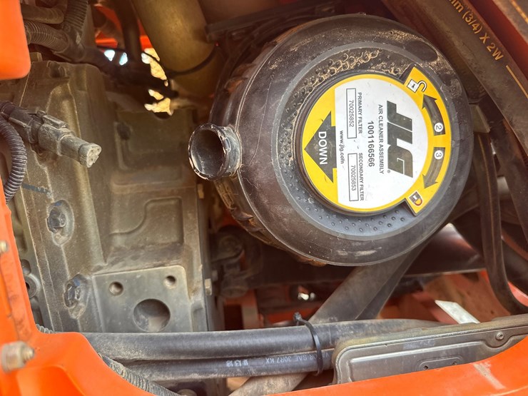 2019-jlg-8042-image-46