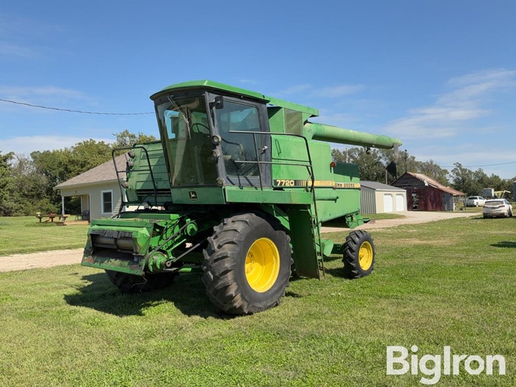 1987-john-deere-7720-titan-ii-image-1