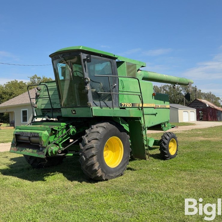 1987 JOHN DEERE 7720 TITAN II