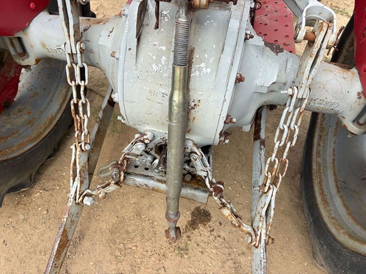 massey-ferguson-135-image-17