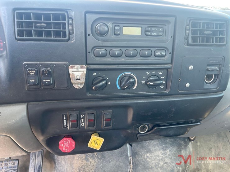 2003-ford-f750-image-40