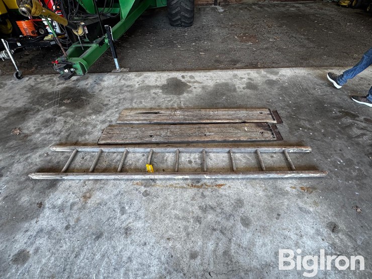 10'-wooden-ladder-&-7'-wooden-ramps-image-2