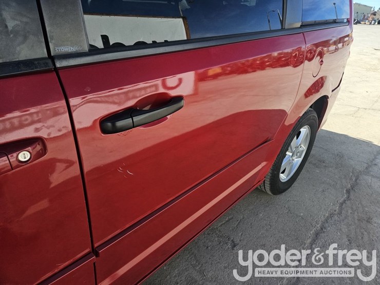 2012-dodge-grand-caravan-image-16