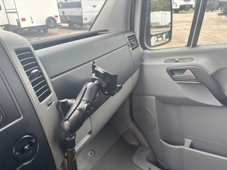 #2333-•-2014-mercedes-sprinter-van-image-52