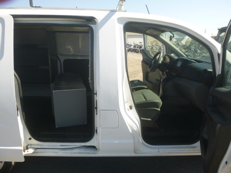 2015-nissan-nv200-image-9