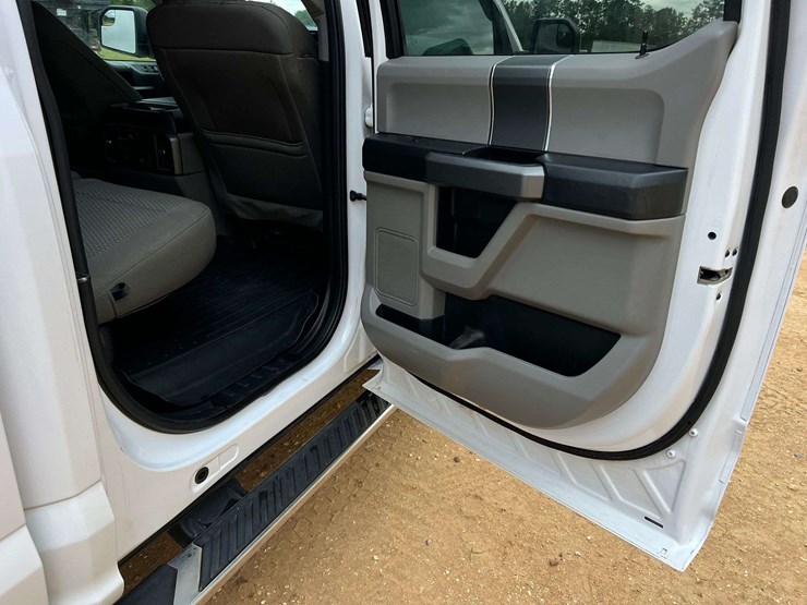 ford-f150-xlt-image-29