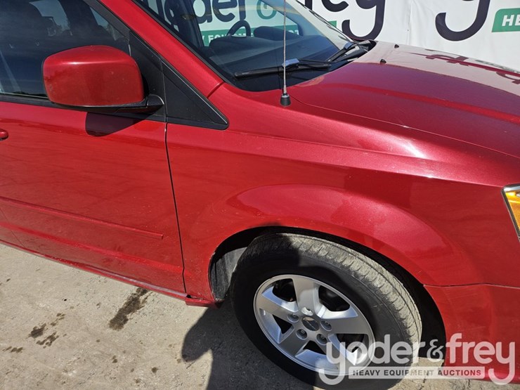 2012-dodge-grand-caravan-image-25