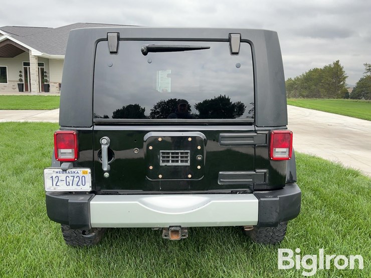 2010-jeep-wrangler-unlimited-sahara-image-6