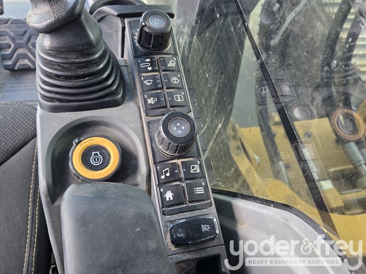 2022-caterpillar-336-image-76