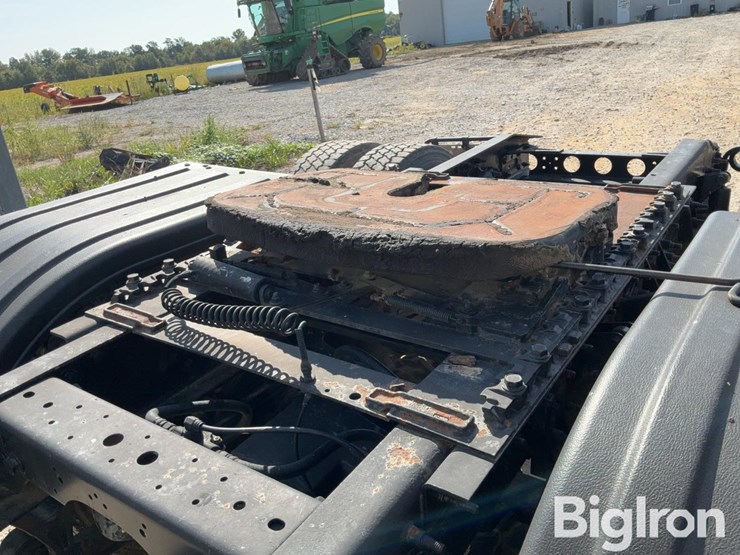 2011-international-prostar-image-15