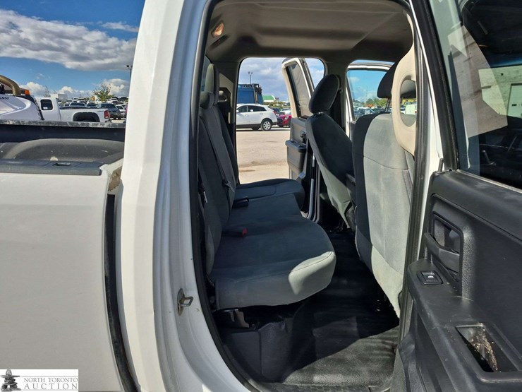 2017-dodge-1500-image-35