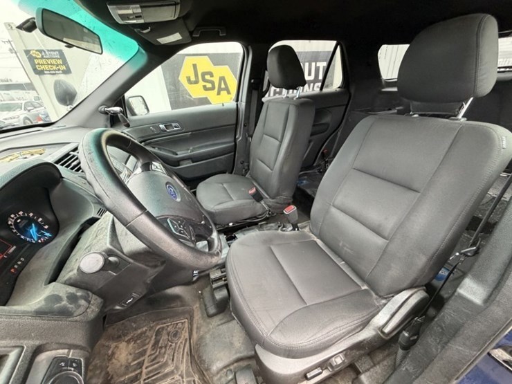 2017-ford-explorer-image-23
