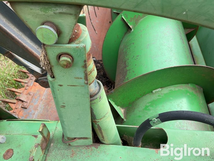 john-deere-16-image-13